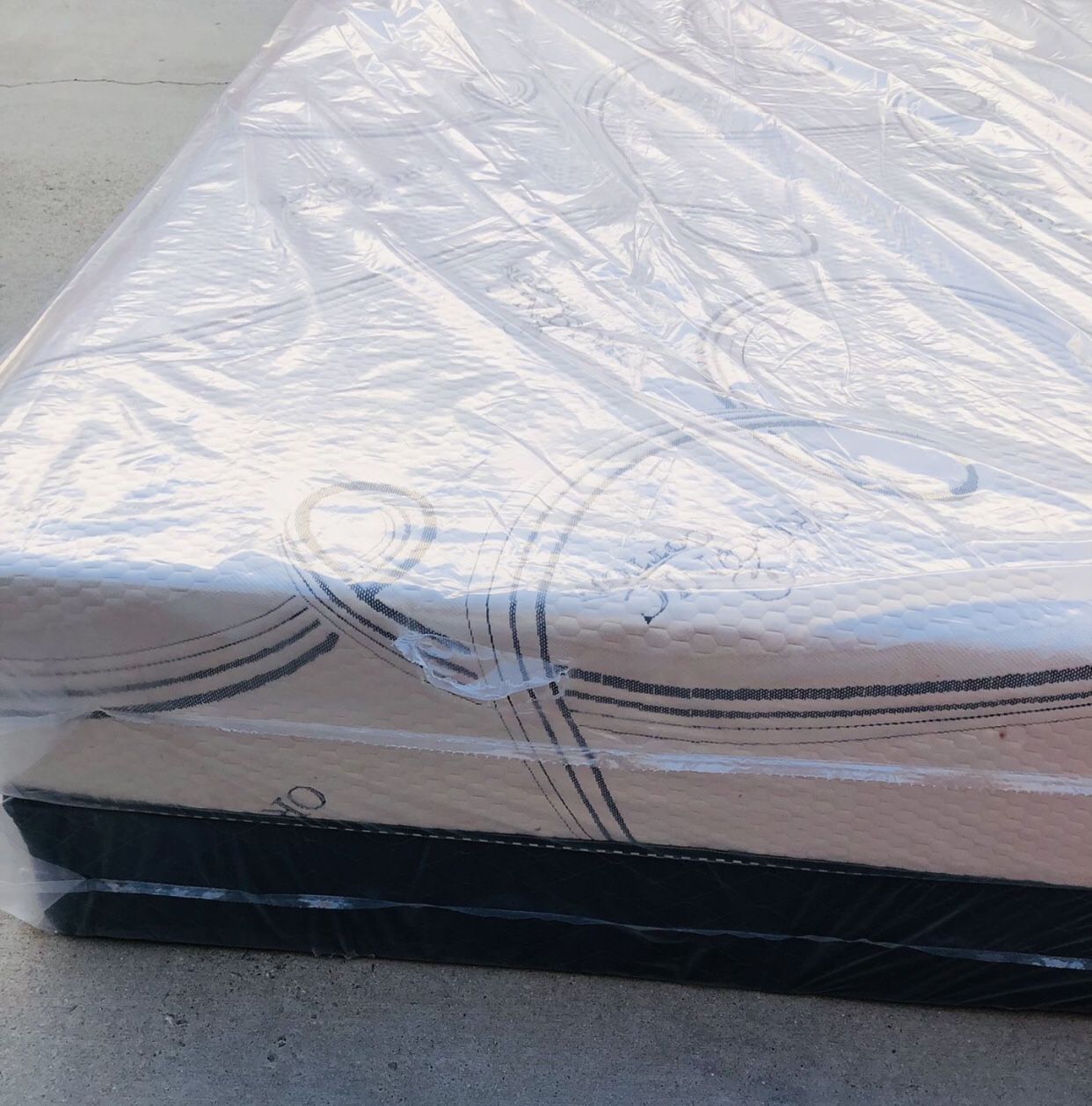 QUEEN MEMORY FOAM AND BOXSPRING ‼️‼️