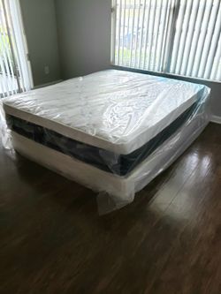 NEW Queen-Size PILLOW TOP MATTRESS and BOX SPRING. Bed frame not included 👍