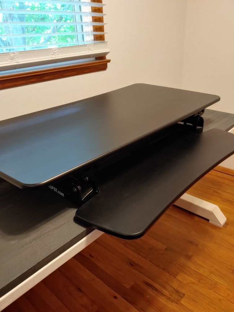 Standing tabletop desk