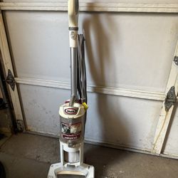 SHARK ROTATOR LIFT AWAY VACUUM USED NO TOOLS