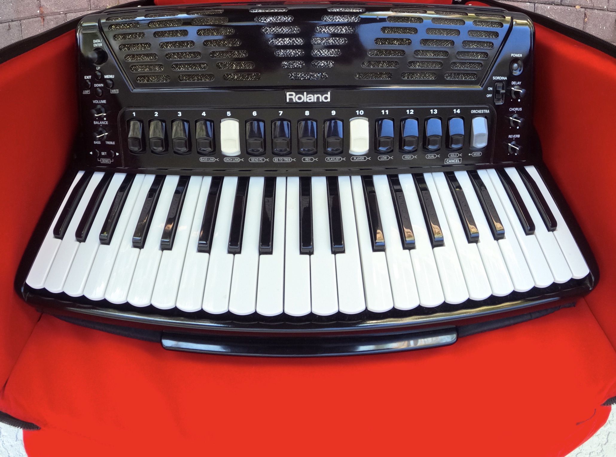ROLAND FR7X Accordion | Roland FBC-7 Foot Pedal | Roland Battery Pack