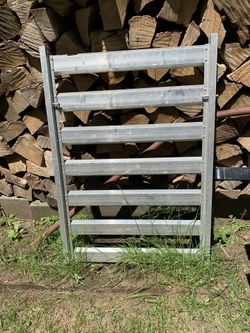 Wheelchair ramp for hitch platform