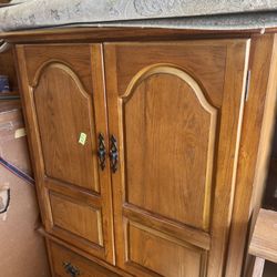 Cabinet With Shelves In Good Condition 