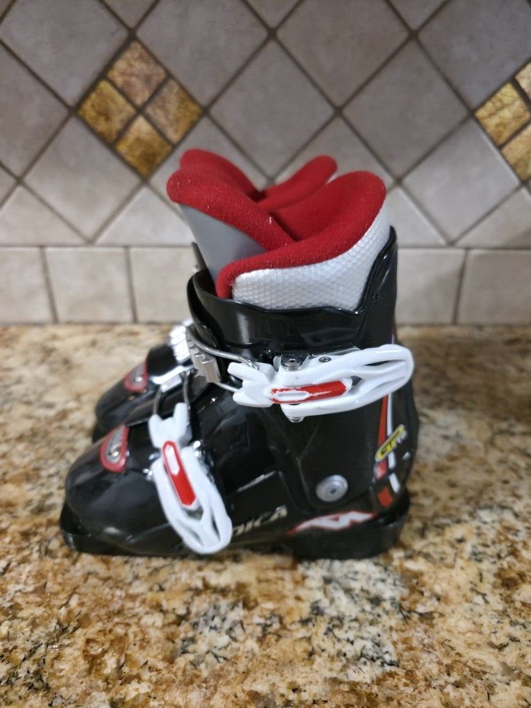 Ski boots 17 / 17.5 size 10/10.5 toddlers little kids