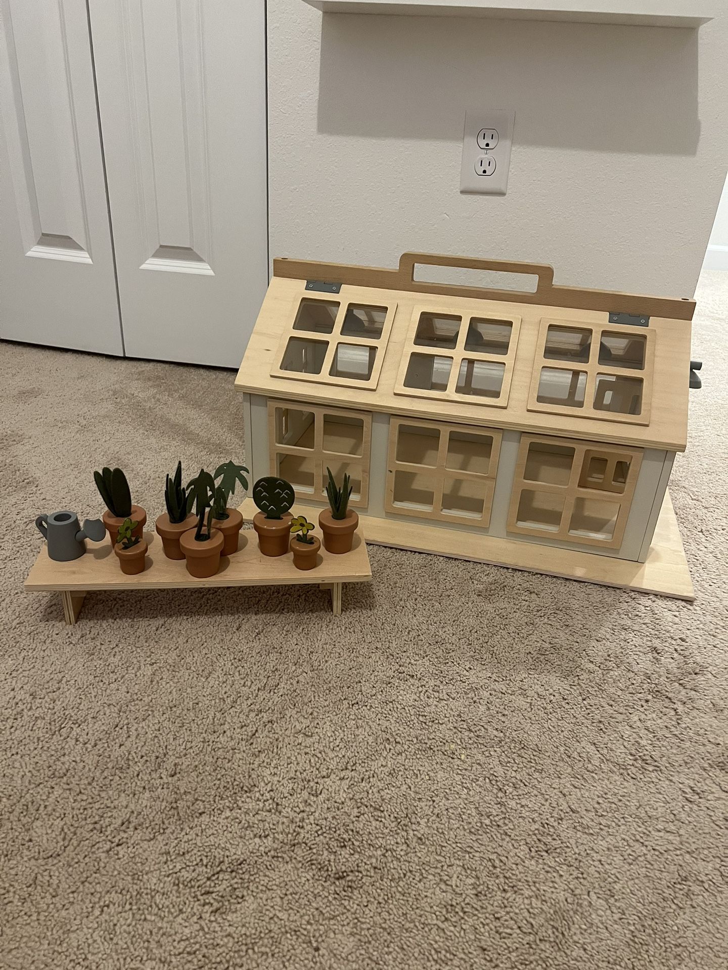 Hearth and Hand Greenhouse www.panalim.ro