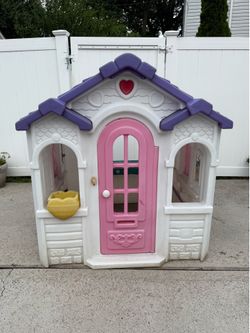 Little Tykes Sweetheart Outdoor Play Cottage