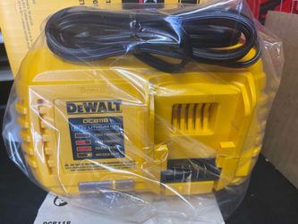 DEWALT 20V  8 Amp  FAST CHARGER BRAND NEW OIT THE BOX. NEVER USED  # DCB118