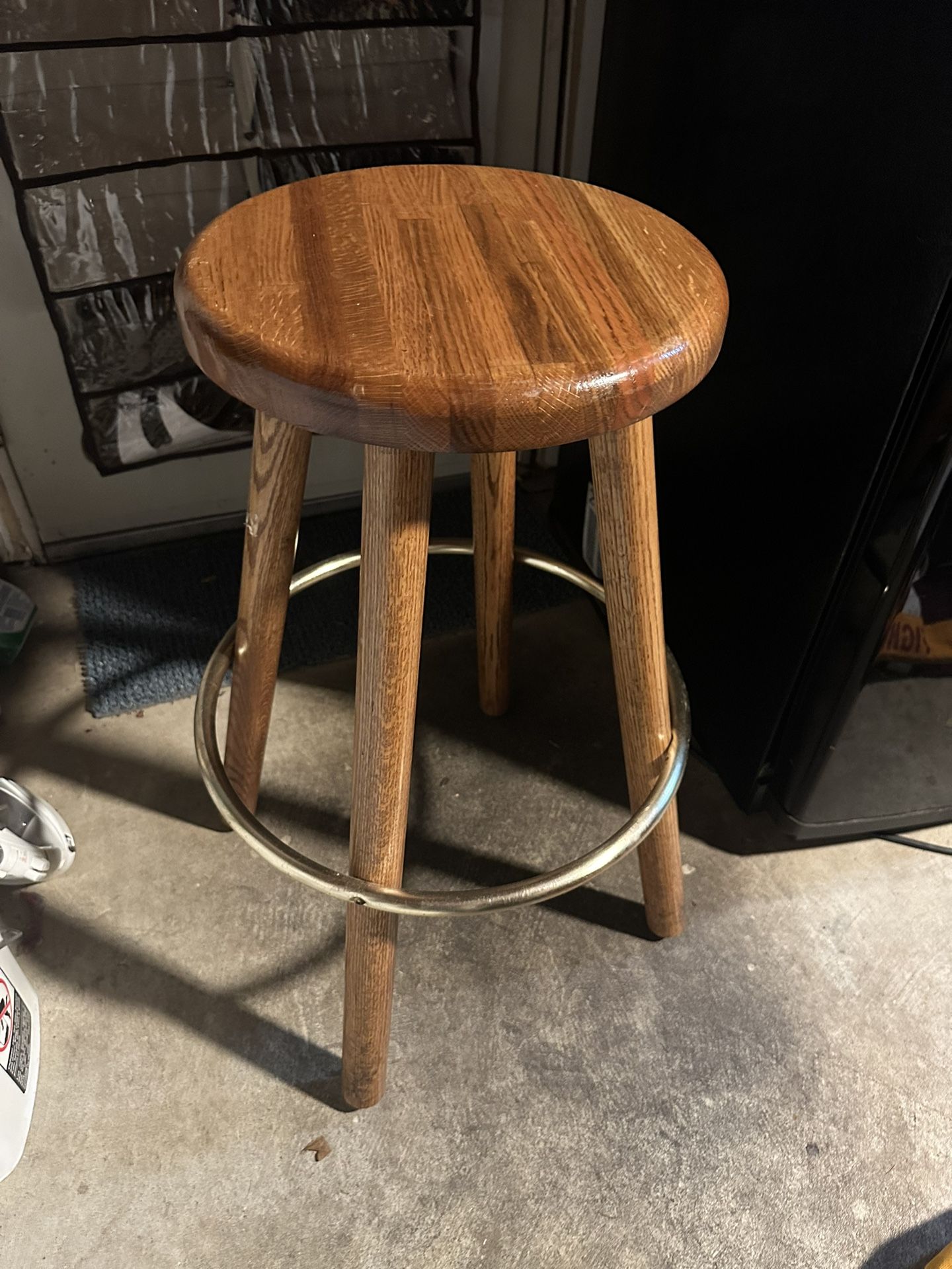Wood Stool with swivel seat