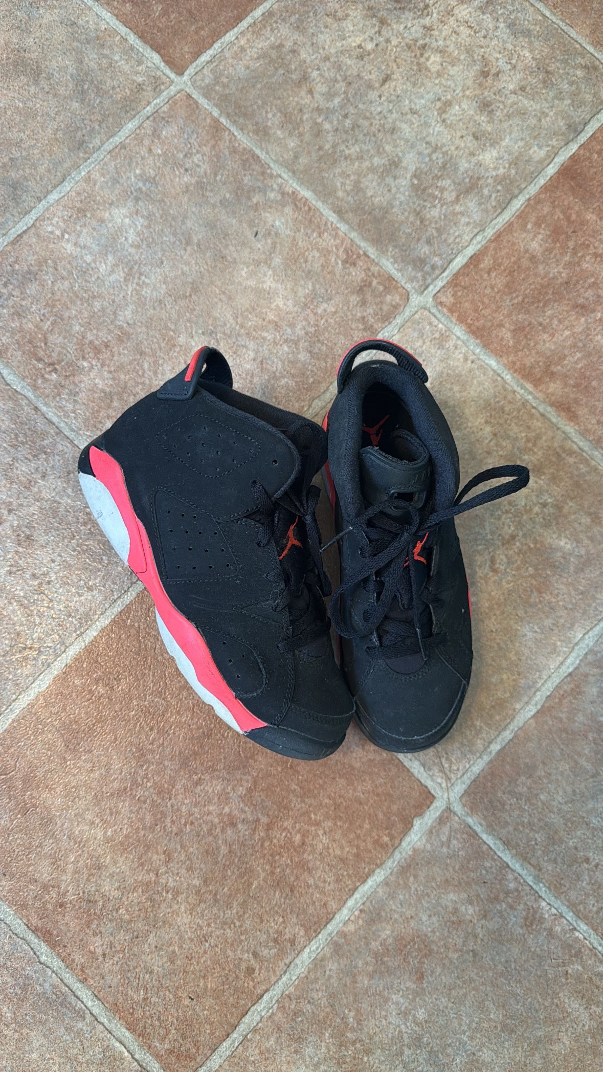 Jordan 6 Infrared Size 2.5y (kids) (2014) Used