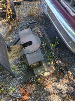 5th wheel hitch and bed mounting brackets