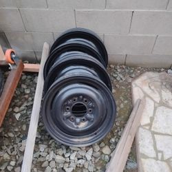 16 Inch Wheels Of 1950 Chevy 6 Lug 4 Of Them  Sand Blasted And Painted Need To Be Cleaned 