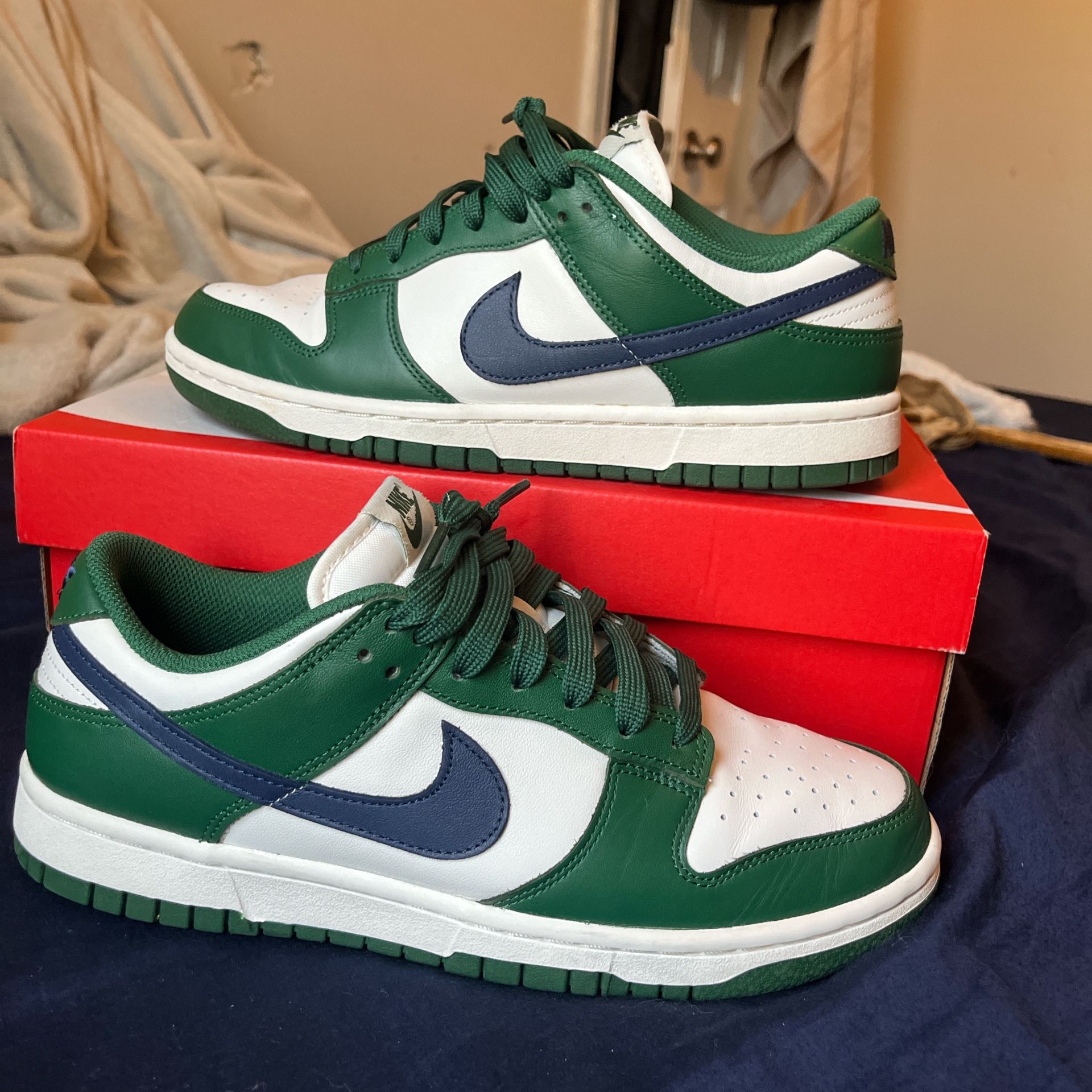 Nike Dunk Low, Pine Green Size (9.5)