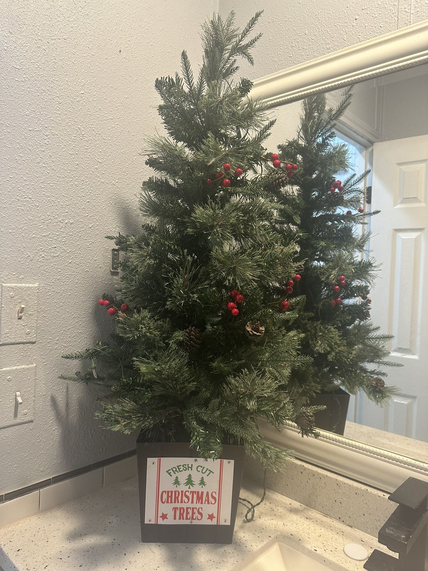 Christmas Tree for Sale in Del Valle, TX OfferUp