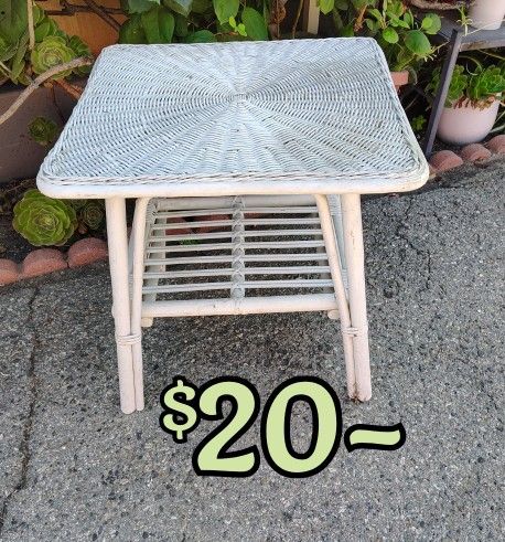 Small White Wicker Table with Removable Shelf, INDOOR/OUTDOOR