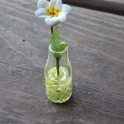 1/12 Scale Lily In Glass Vase for Dioramas Or Dollhouses