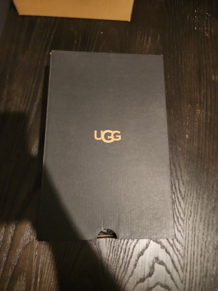 UGG SLIPPERS