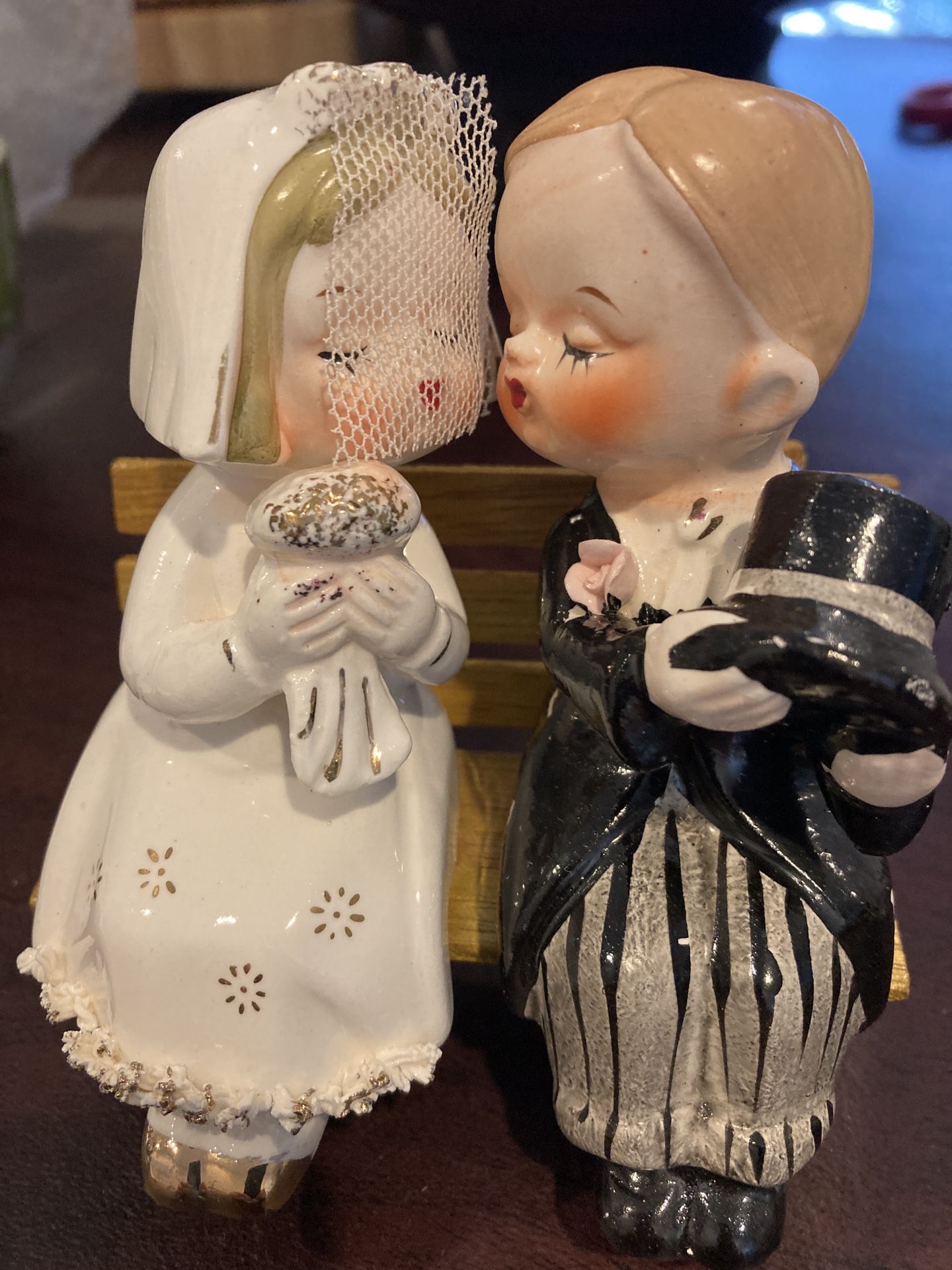 SALT A ND PEPPER HOLDER