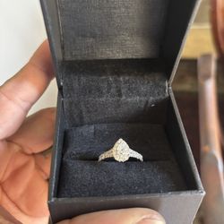 10kt White Silver Diamond TearDrop Engagement/Wedding Ring 💍