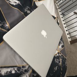 MacBook Pro (15.4 inch) EXCELLENT CONDITION