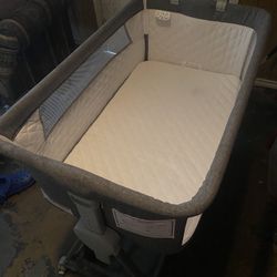 Baby Bassinet With Sheets