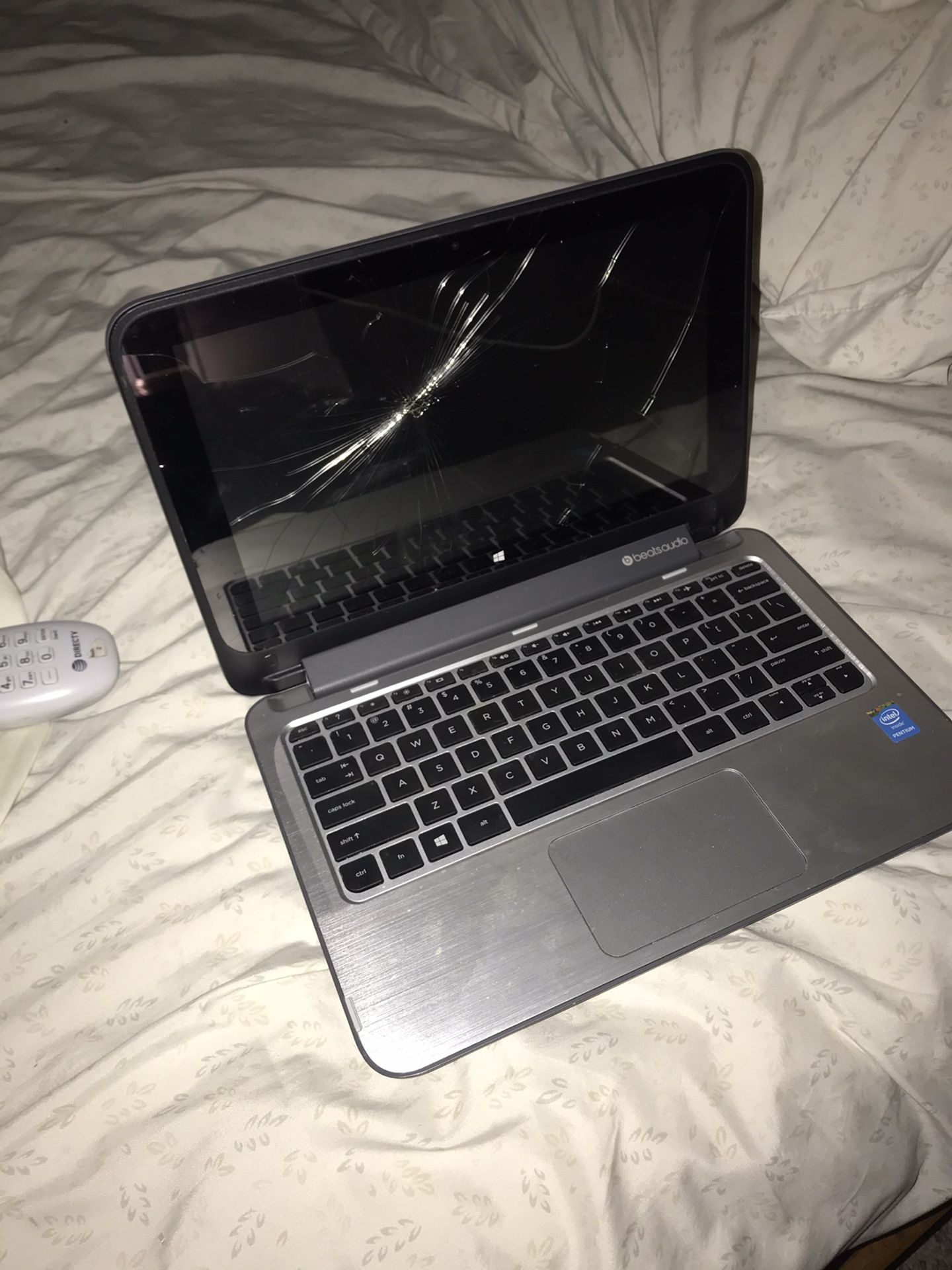 HP Pavilion 11-n010dx Tablet/Laptop w/ Cracked Screen That Needs Replacing