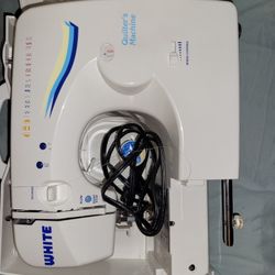 White Quilters Machine Sewing Machine( Used Twice)