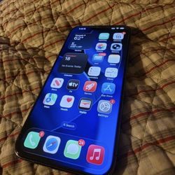 IPhne 15 pro max 256gb cracked back