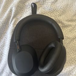 Sony XM5 Headphones 