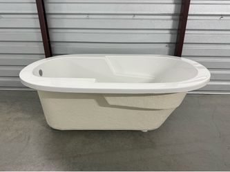 White Acrylic Soaking Bathtub