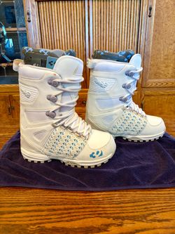 ThirtyTwo Lashed Women’s Snowboard Boots – Size 8