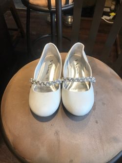 Nina girls size 2 shoes worn once!