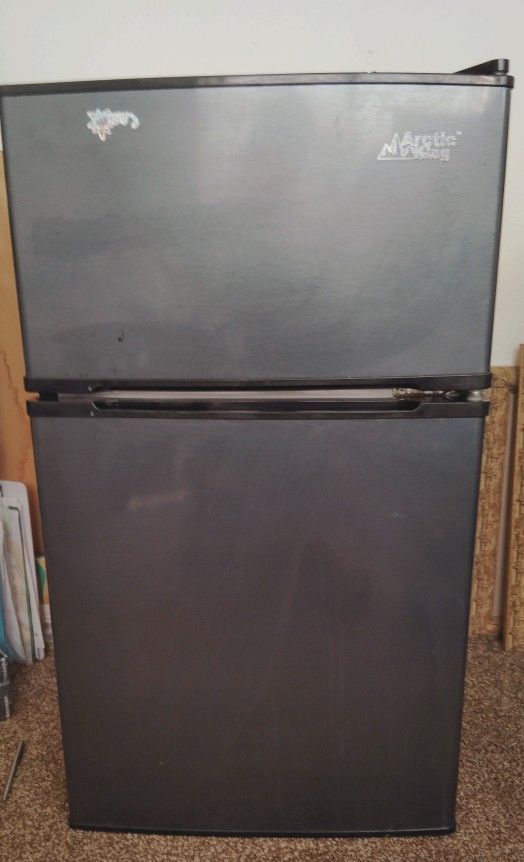 3ft Silver Mini Fridge