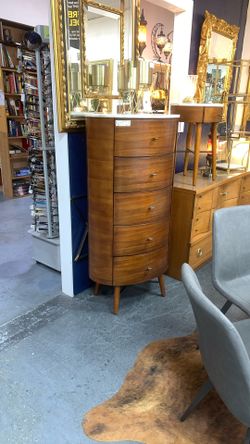 Marble Round Penelope Dressser