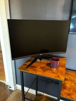 Curved gaming monitor