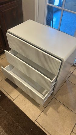 3 drawer fluted dresser