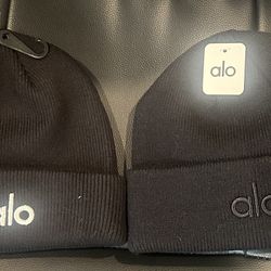 ALO YOGO BLACK BEANIE 