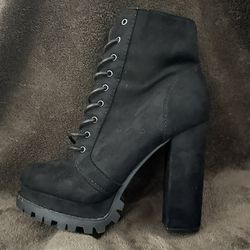 Black Boots!  Size 7