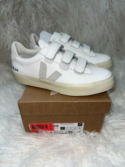 NIb Veja White Leather Velcro Strap Women’s size 7.
