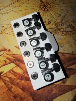Fender locking tuners