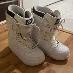 Nike snow Boots  Size 7.5