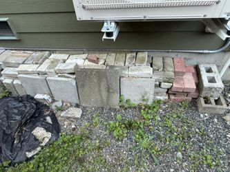 Mixed lot of bricks