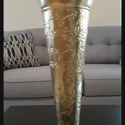 Gold vases, (4 avalible), $20  each