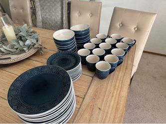 Dinnerware set