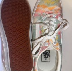 womens vans size 6 or youth size 4 like new 