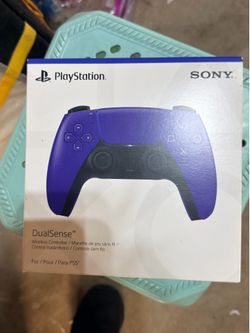 Dual sense wireless controller for staystation