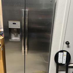GE 25.1 CU. FT. FINGERPRINT RESISTANT SIDE-BY-SIDE REFRIGERATOR
