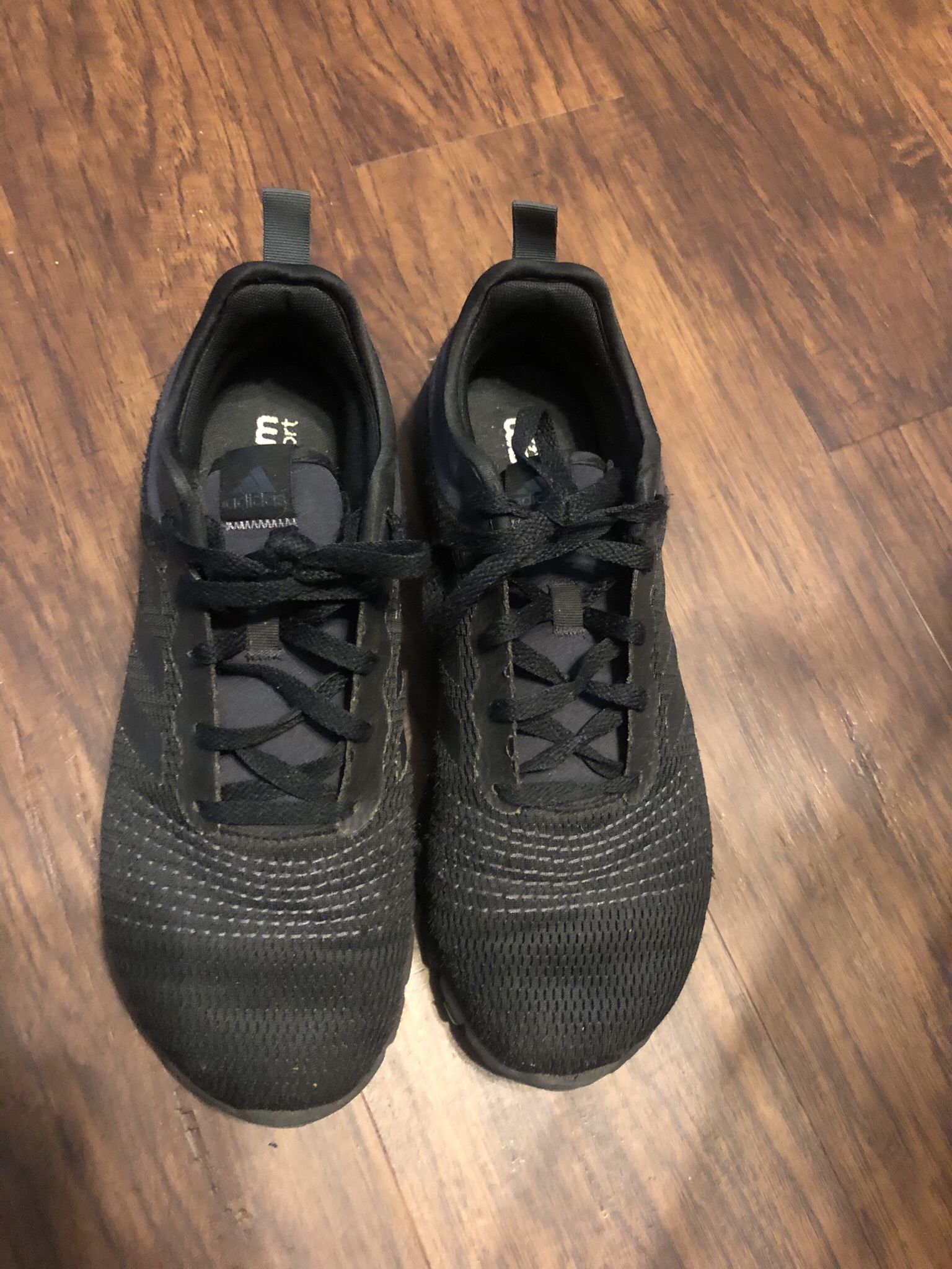 BLACK ADIDAS SIZE 9.5 MEN