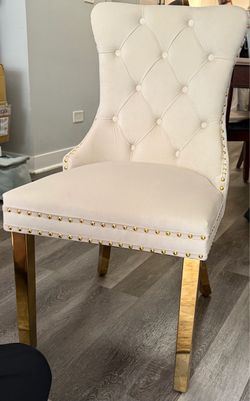4 Brand new dining room chairs