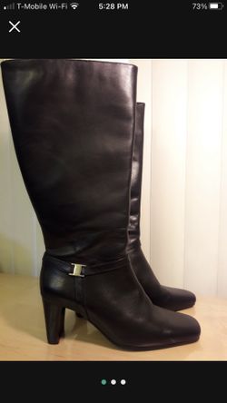 WOMEN BOOTS SIZE 7.5