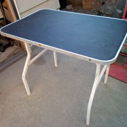 H D TABLE ALL METAL FOLDING LEGS